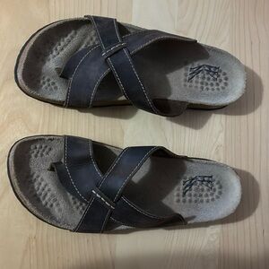 White Mountain sandals
